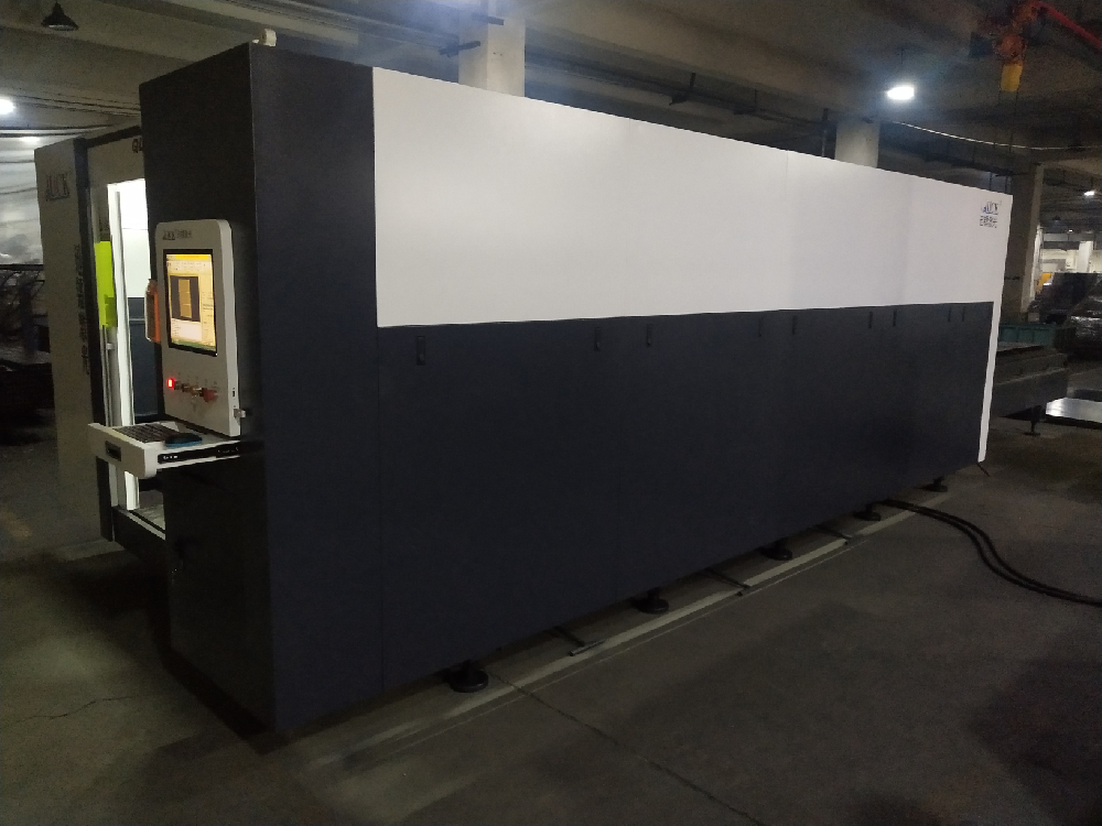 菠萝网站免费看物流机器：引进新设备 生产新发展